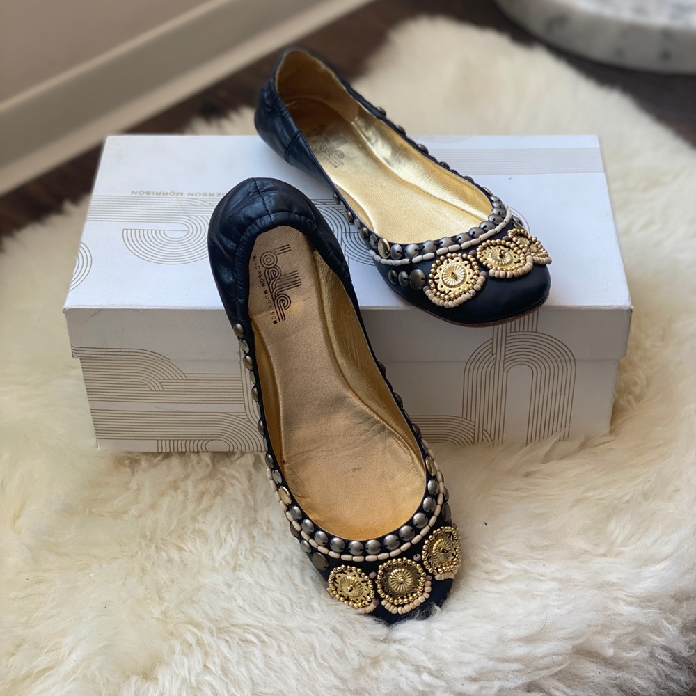 Belle by Sigerson Morrison Black Leather flat 6.5